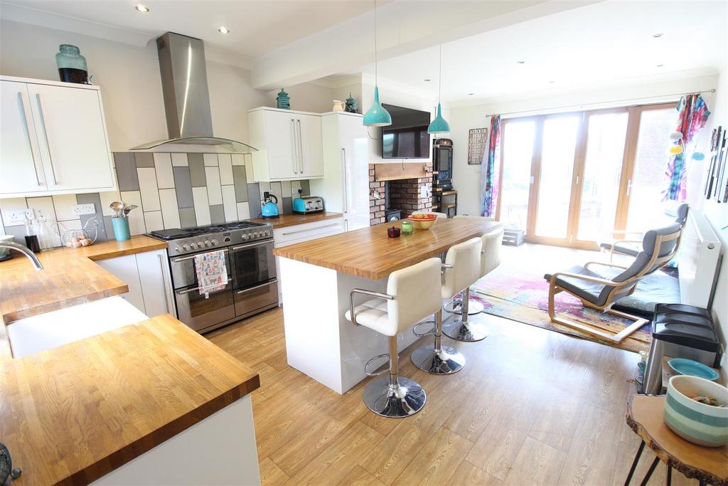 Sackup Lane, Darton, Barnsley S75 5AR 3 bed detached house for sale £