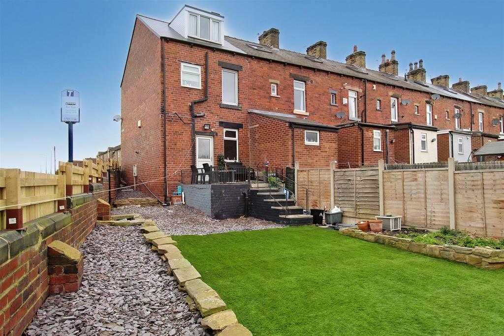 Darton Lane, Mapplewell, Barnsley S75 6AJ 2 bed end of terrace house