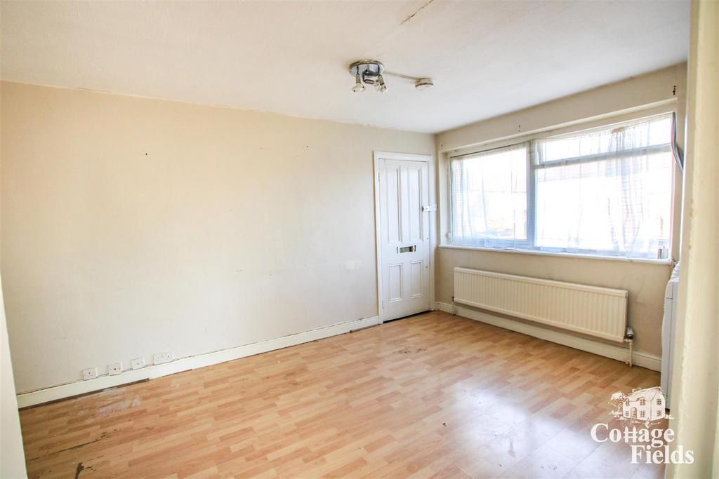 Churchbury Lane, Enfield 1 bed flat £1,200 pcm (£277 pw)