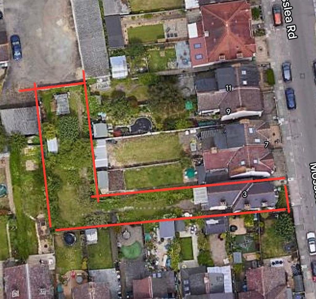 Mosslea Road, Bromley 3 bed detached house for sale £600,000