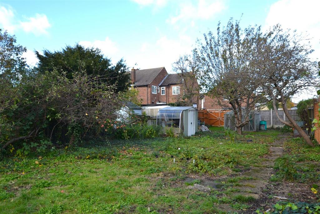 Mosslea Road, Bromley 3 bed detached house for sale £600,000