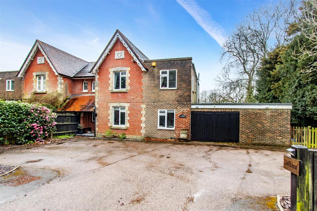Eridge Road, Crowborough 5 bed semidetached house £645,000