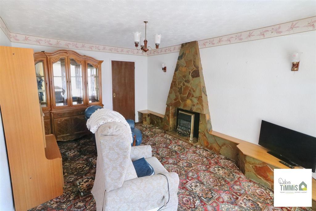 Cheltenham Grove, Birches Head, StokeOnTrent 3 bed semidetached