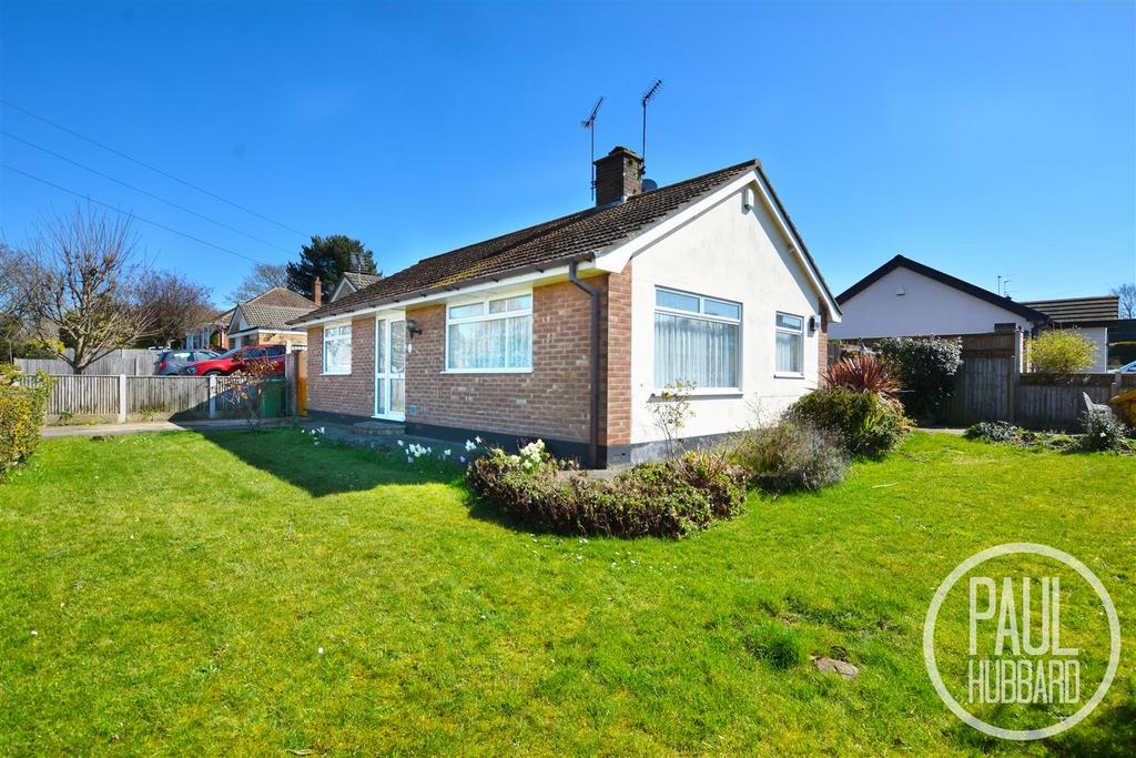 Conrad Road, Oulton Broad, NR33 2 bed detached bungalow for sale £220,000