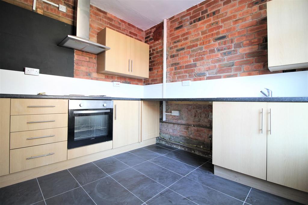 Winchester Way, Bolton, BL2 3 bed terraced house £695 pcm (£160 pw)
