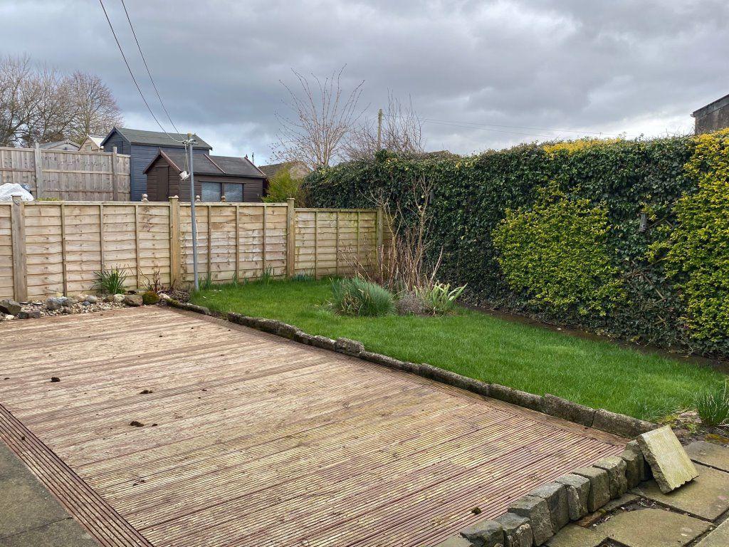 Lorraine Drive, Cupar 2 bed semidetached house £850 pcm (£196 pw)