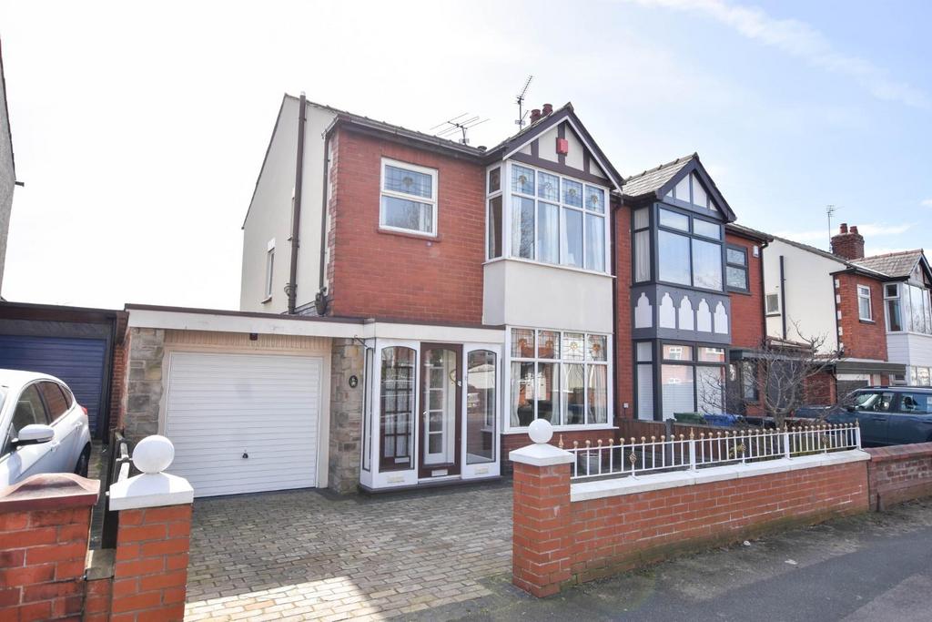 Danesway, Swinley, Wigan, WN1 2EX 3 bed semidetached house for sale