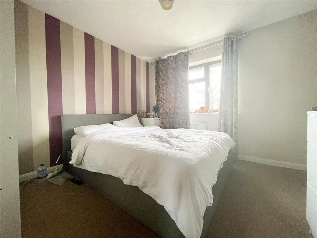Bedroom 1.jpg