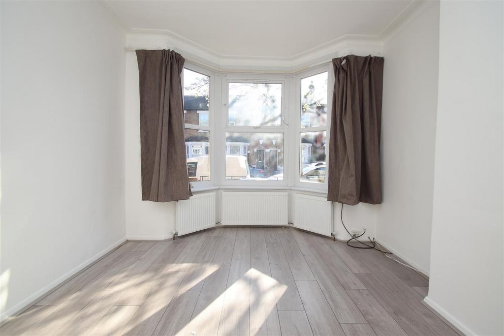 Clive Road, Enfield, EN1 3 bed house £1,750 pcm (£404 pw)
