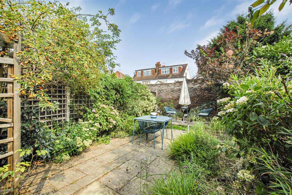 Heath Gardens, Twickenham 4 bed semidetached house £1,150,000