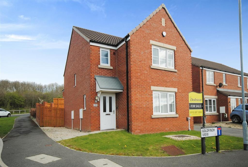 Baildon Avenue, Kippax, Leeds 3 bed detached house for sale £325,000