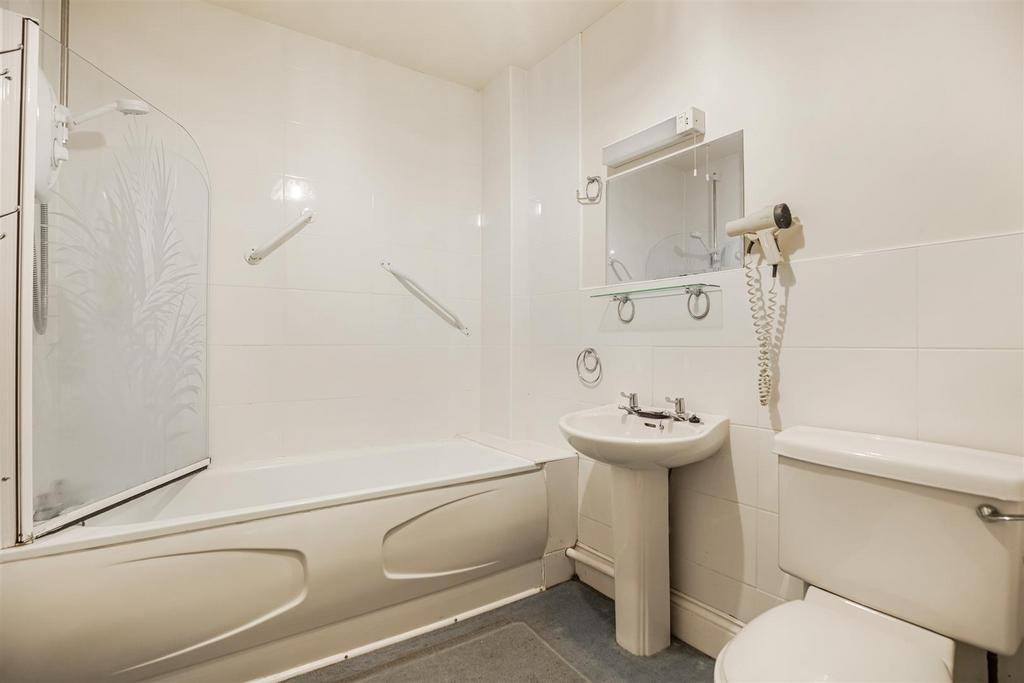 A09 - 2 Dart House Oxford Street Dartmouth - 23032