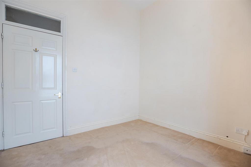 A07 - 2 Dart House Oxford Street Dartmouth - 23032