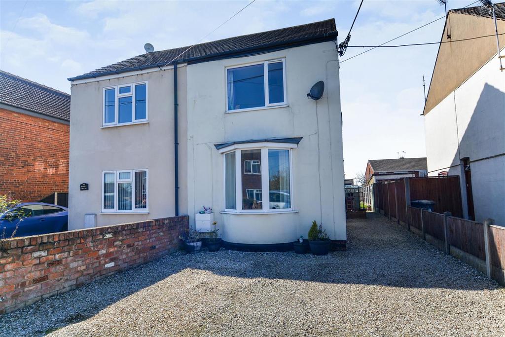 Station Road, Gunness, Scunthorpe 3 bed semidetached house £150,000