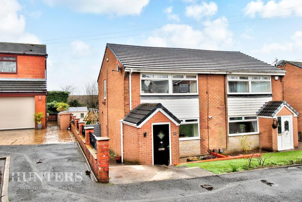 Lincoln Drive, Smithy Bridge, OL15 0NE 3 bed semi-detached house - £240,000