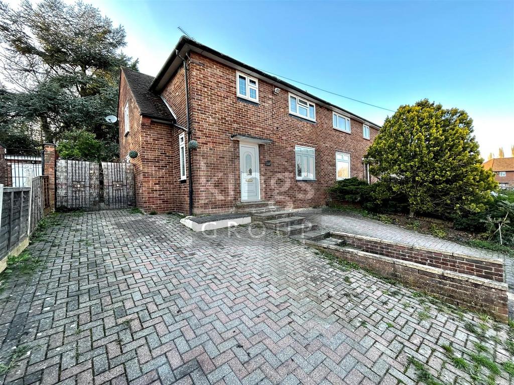 Grosvenor Drive, Loughton 3 bed semidetached house £575,000