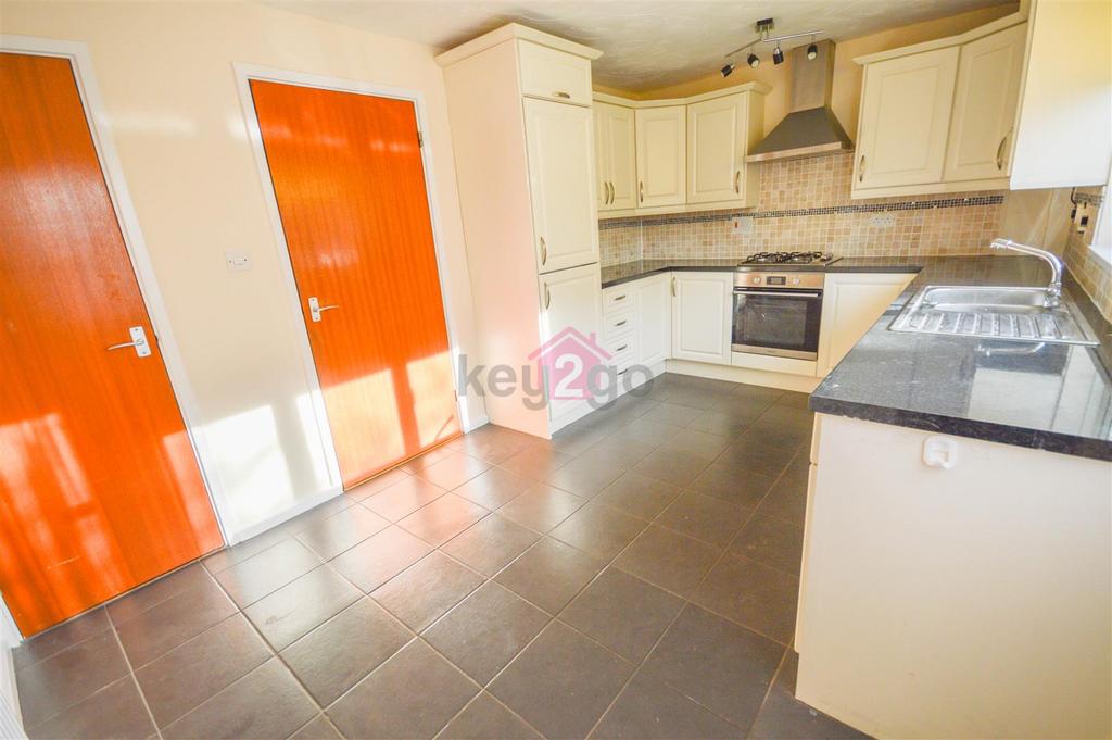 Woodhouse Court, Beighton, S20 2 bed semidetached house £725 pcm (£