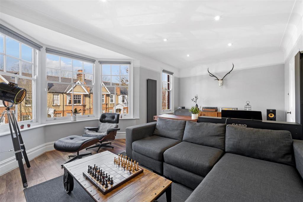 Panmuir Road, West Wimbledon, SW20 2 bed for sale £640,000