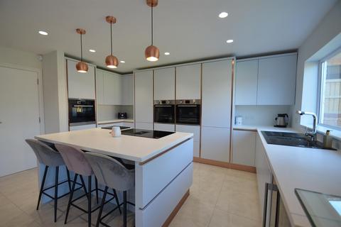 4 bedroom detached house for sale - Station Road, Lower Stondon