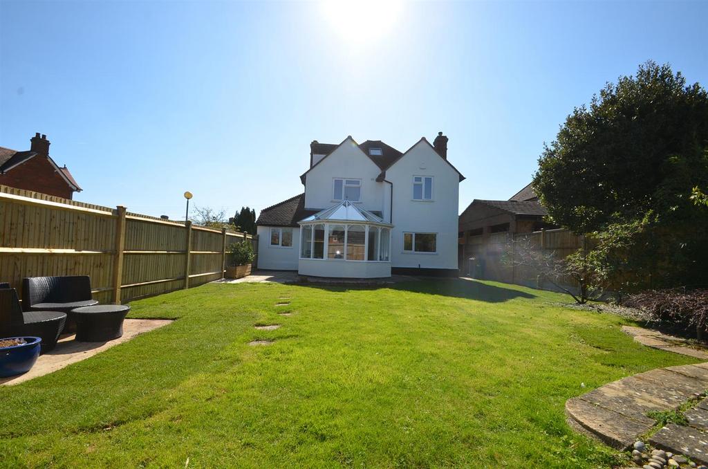 Station Road, Lower Stondon 4 bed detached house for sale £650,000