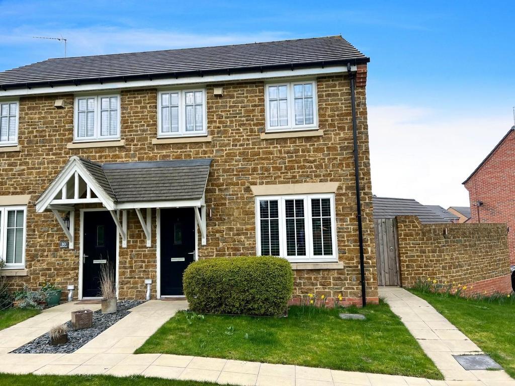 Far Barrows, Boughton, Northampton NN2 3 bed semidetached house for