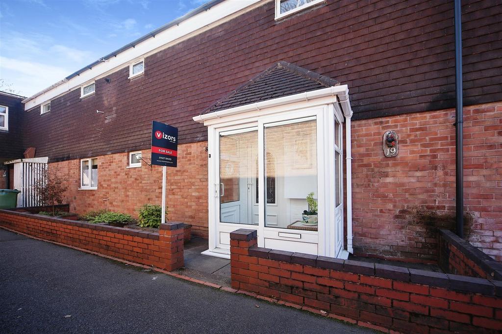 Farnborough Close, Matchborough East, Redditch 4 bed terraced house £