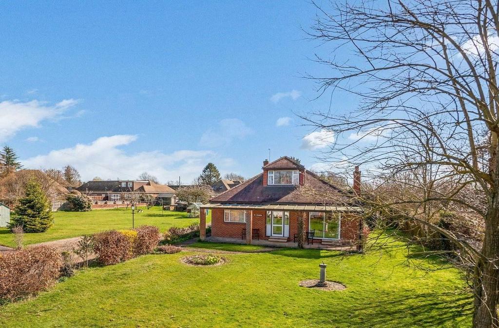 Sole Street, Cobham 2 bed detached bungalow for sale £820,000