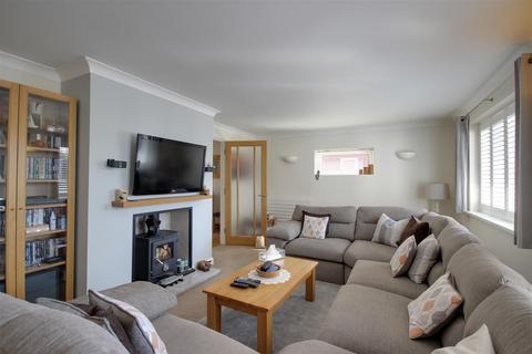 24 Brantingham Road, Elloughton, Brough, HU15 1HX
