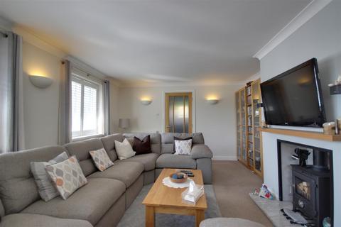 24 Brantingham Road, Elloughton, Brough, HU15 1HX