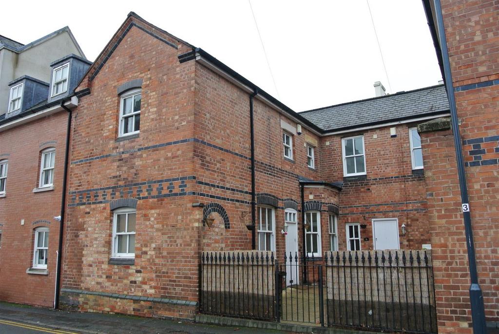 Morrell Street, Leamington Spa 2 bed character property £1,150 pcm (£265 pw)