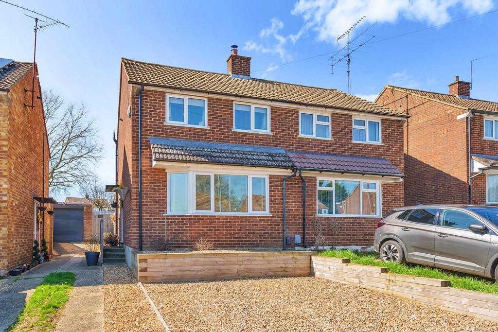 Townfield Road, Flitwick, MK45 3 bed semidetached house £320,000