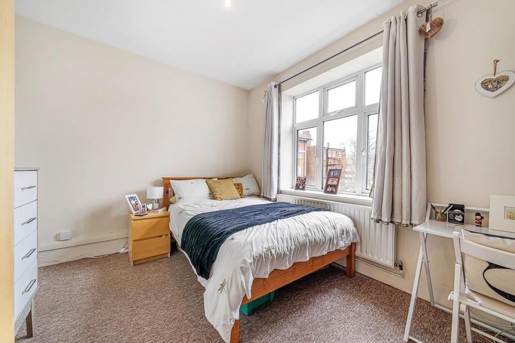 Bedroom 1.jpg