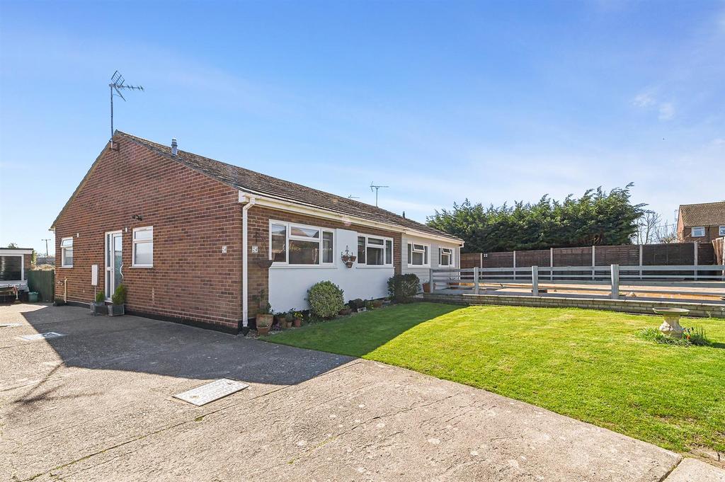 Glebe Close, Wix, Manningtree 2 bed semidetached bungalow for sale £300,000