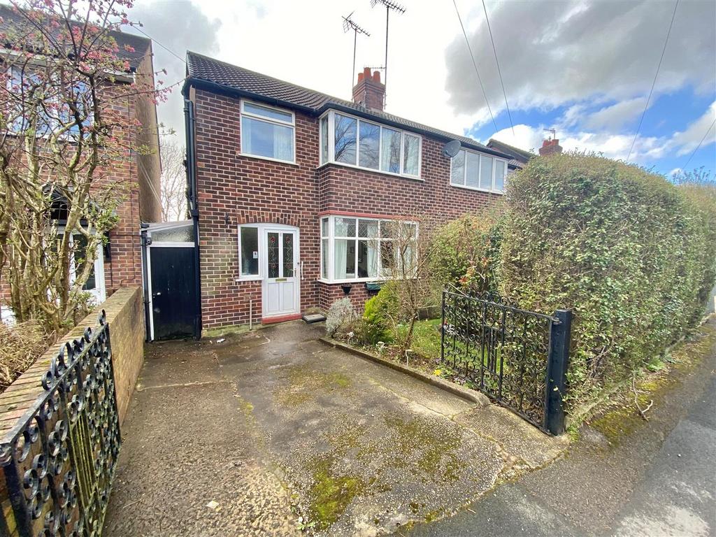 Withyfold Drive, Macclesfield 3 bed semidetached house £215,000