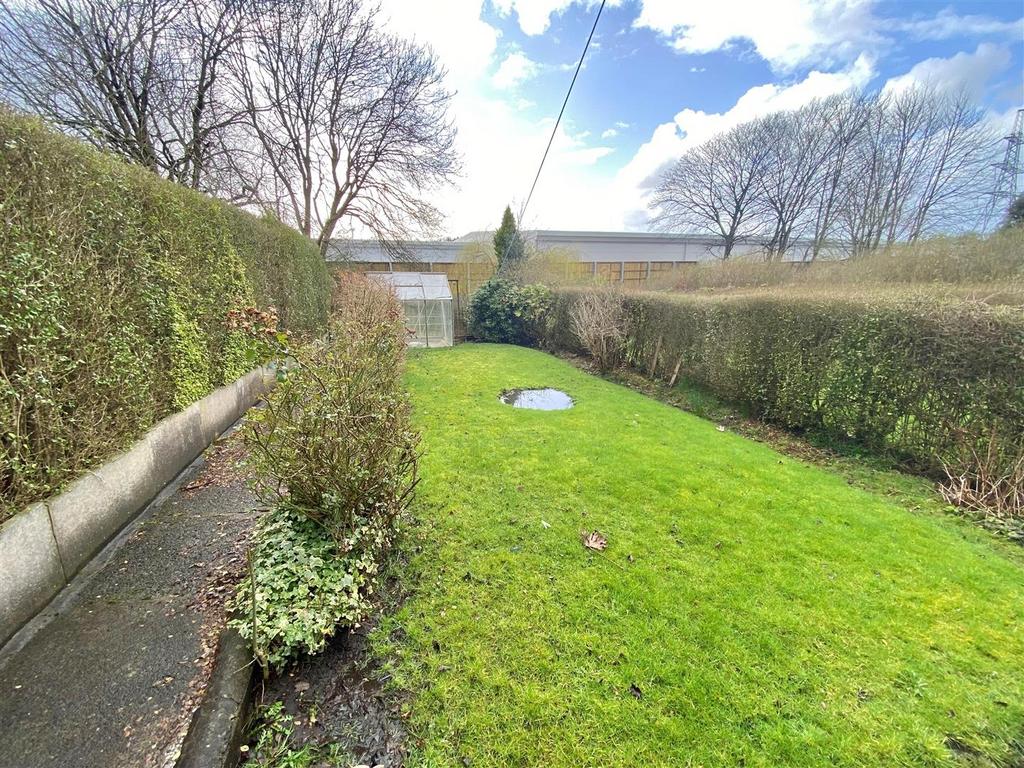 Withyfold Drive, Macclesfield 3 bed semidetached house £215,000