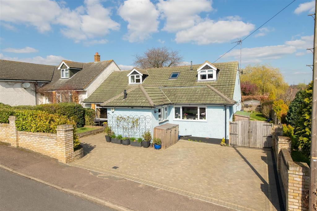 Lindsay Avenue, Hitchin 3 bed semidetached house for sale £750,000