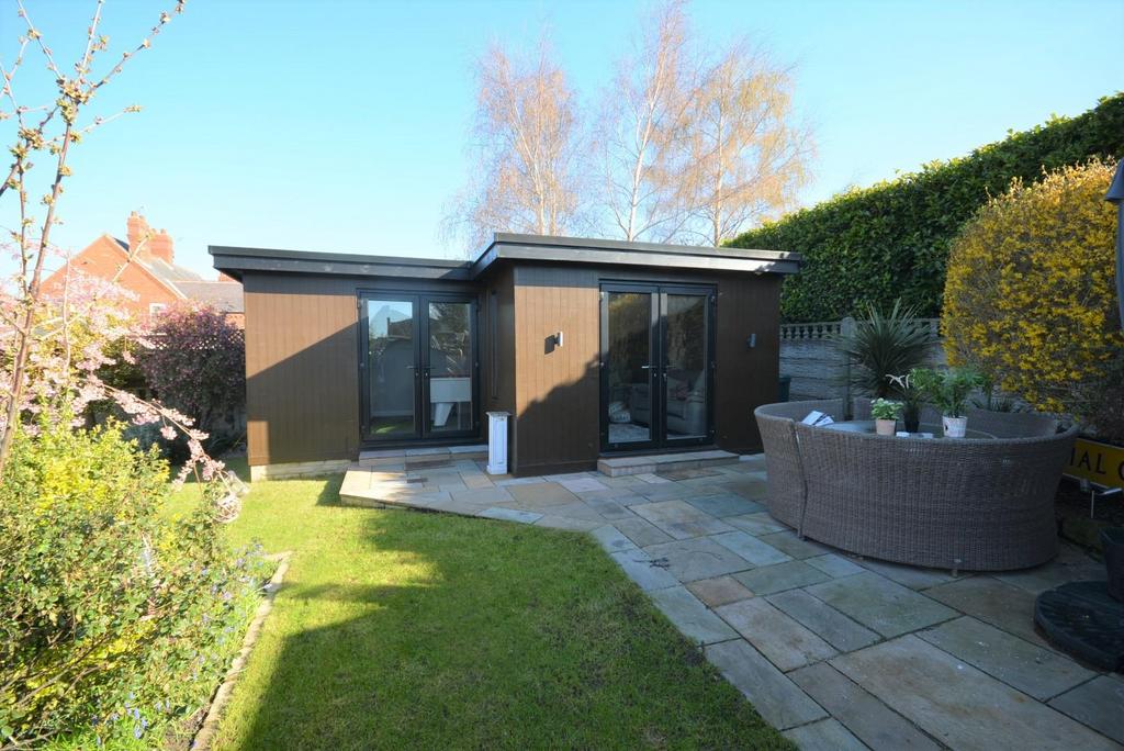 Outbuilding 03.jpg