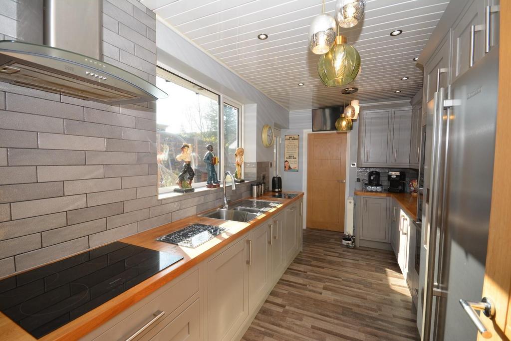 Kitchen 01.jpg