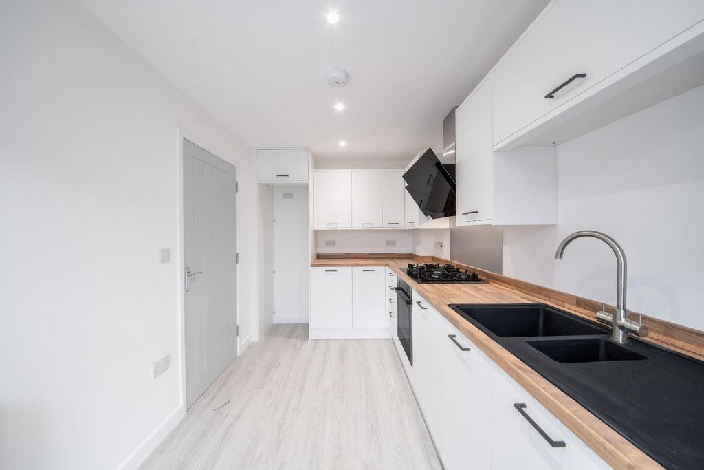 KITCHEN 03.jpg
