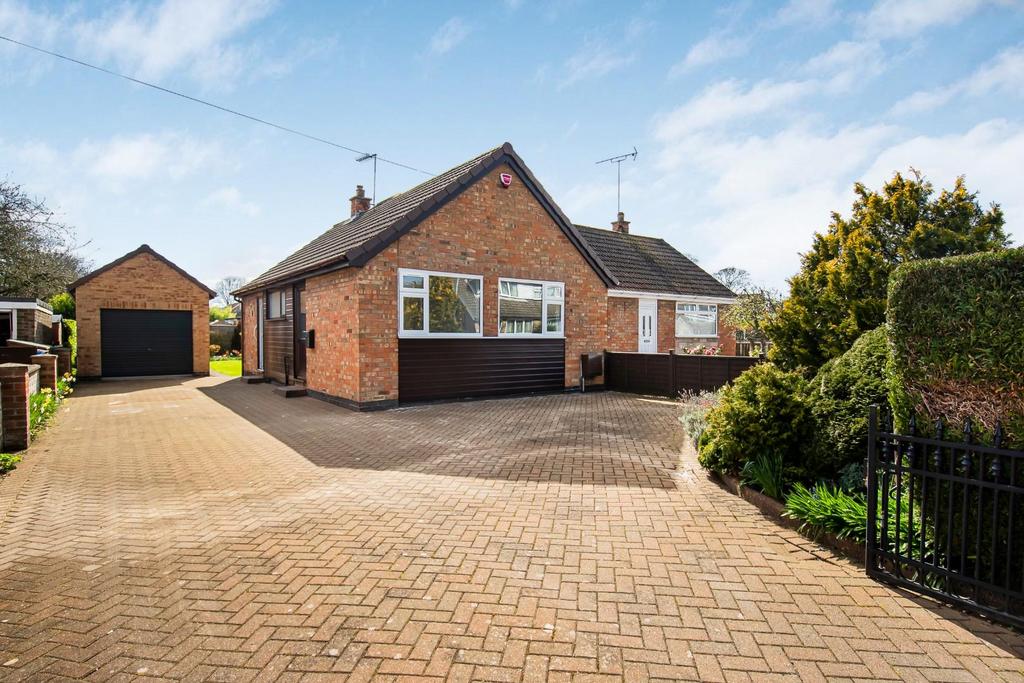 Barley Gate, Leven, Beverley, HU17 5NU 2 bed semidetached bungalow for sale £225,000