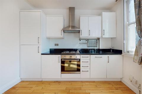 2 bedroom apartment to rent, Lavender Hill, Battersea