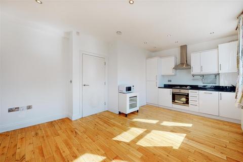 2 bedroom apartment to rent, Lavender Hill, Battersea