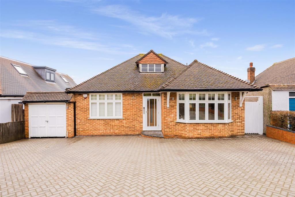 Great Tattenhams, Epsom 3 bed detached bungalow for sale £825,000