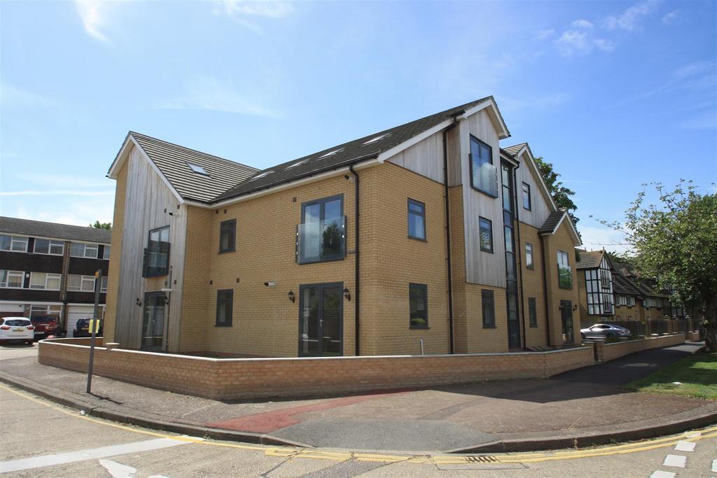Barnstaple Road, Thorpe Bay 2 bed property £1,100 pcm (£254 pw)
