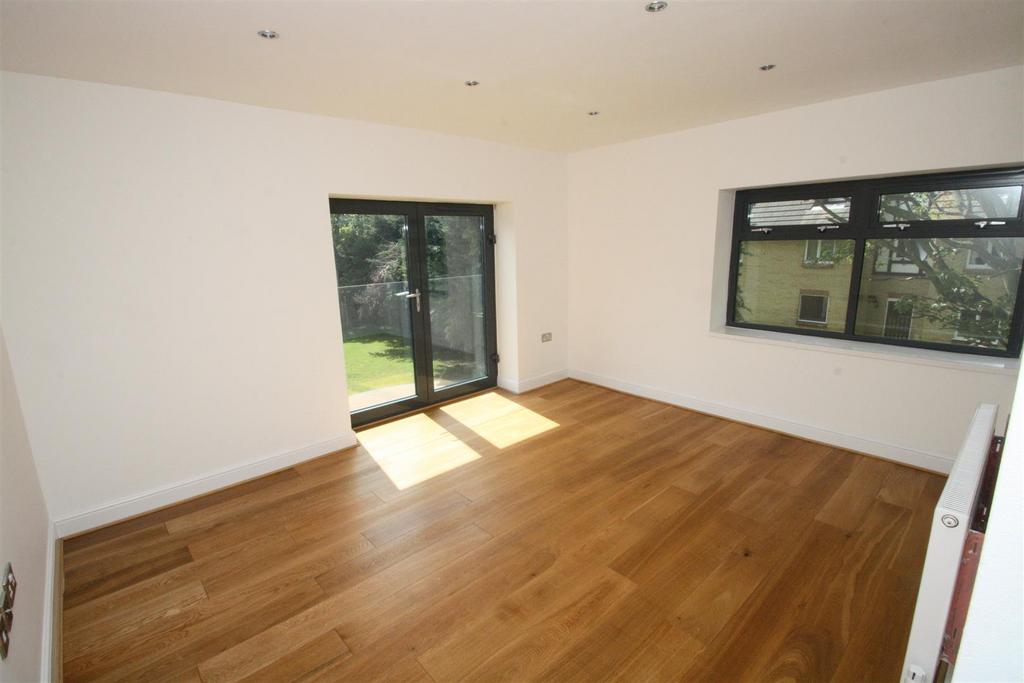 Barnstaple Road, Thorpe Bay 2 bed property £1,100 pcm (£254 pw)