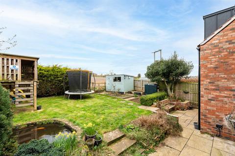 15 Chestnut Avenue, Welburn, York, YO60 7EH