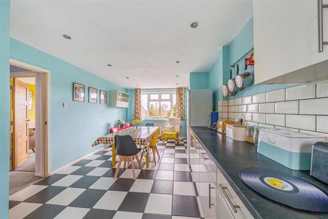 15 Chestnut Avenue, Welburn, York, YO60 7EH