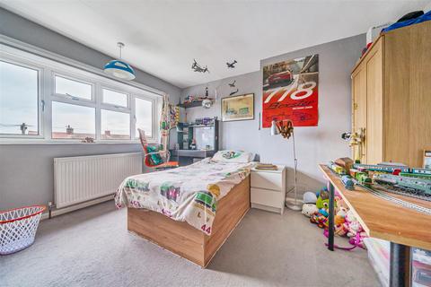 15 Chestnut Avenue, Welburn, York, YO60 7EH