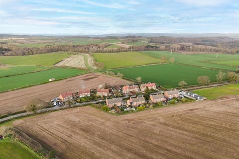 15 Chestnut Avenue, Welburn, York, YO60 7EH