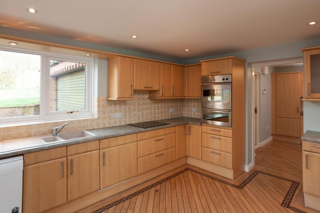 Back Lane, Easingwold, York 3 bed house £2,000 pcm (£462 pw)